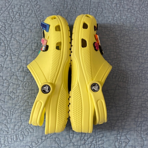 Crocs loaded w Jibbetz - Picture 13 of 14